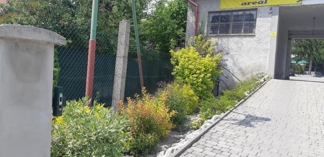 Apartman YVET Sucany Bagian luar foto